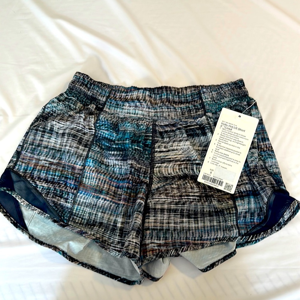 Lululemon Hotty Hot LR Shorts 4” *Lined